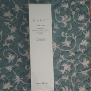 Monat Sun Veil Mineral Sunscreen SPF 30 — White